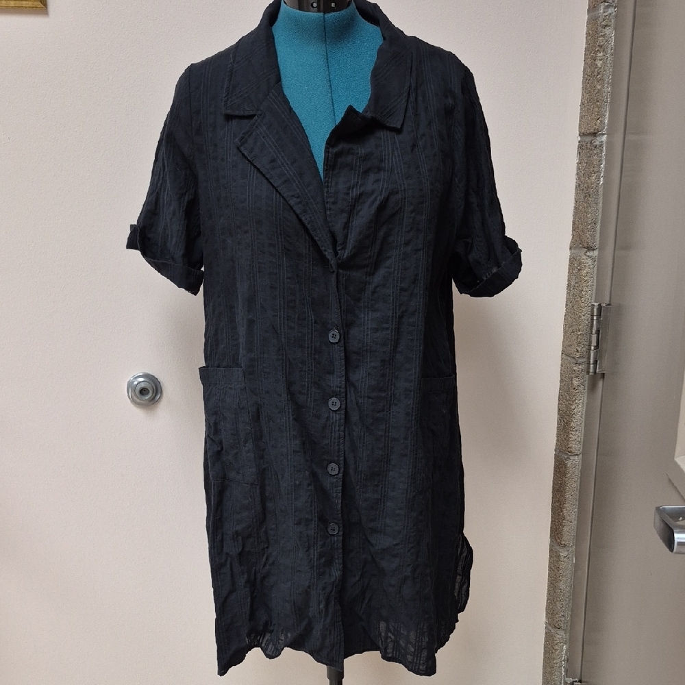 BloomChic Black Textured Button-Down Shirt